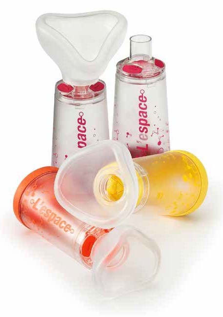 CAMERA DISTANZIATRICE PER EROGATORI SPRAY PREDOSATI L'ESPACE 220ML PER NEONATI SPAZIO MORTO 34ML CON MASCHERA VALVOLA INSPIRAZIONE 2 VALVOLE ESPIRAZIONE CODICE COLORE ARANCIO - latuafarmacia.org